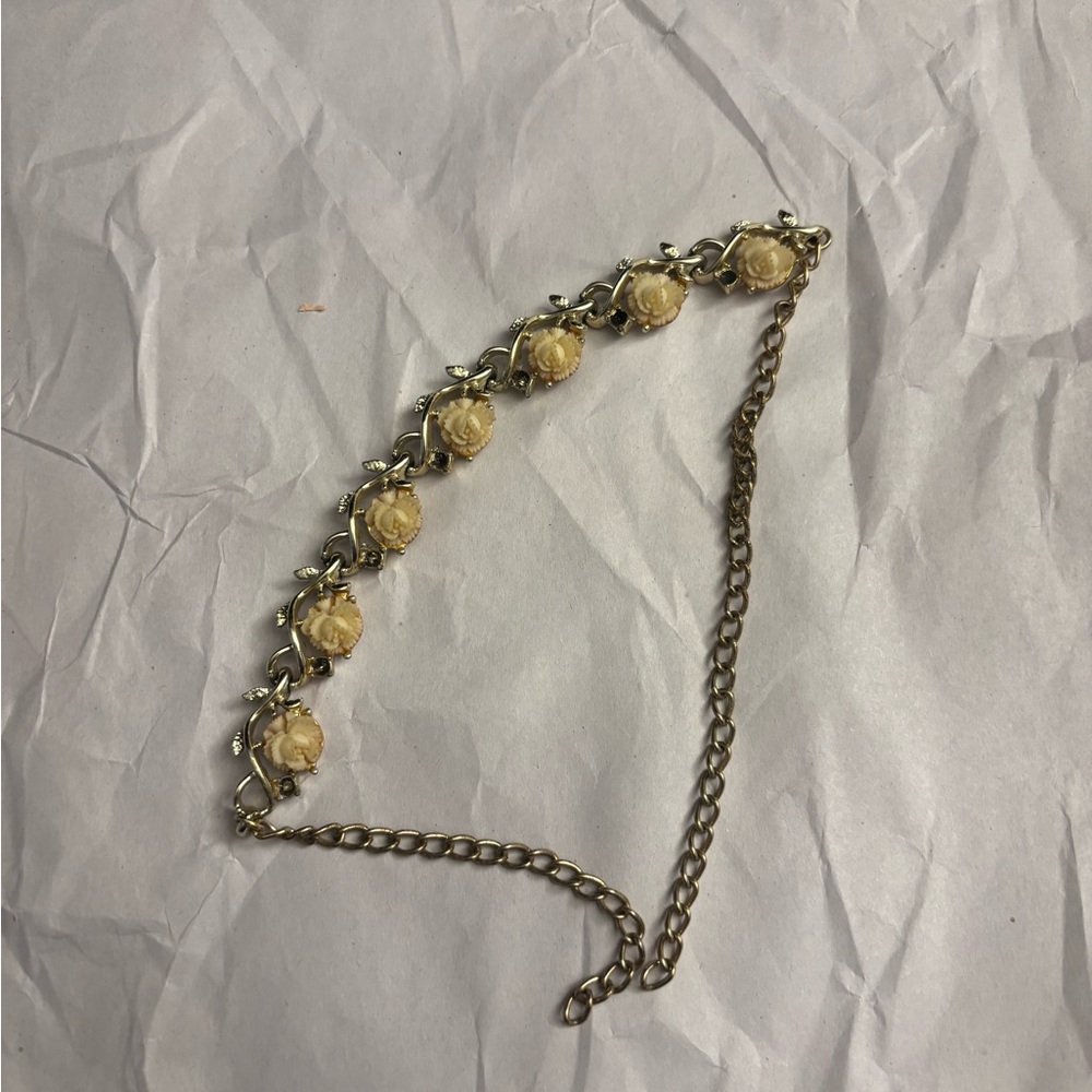 Elegant Gold Chain Bracelet with Cream Accents